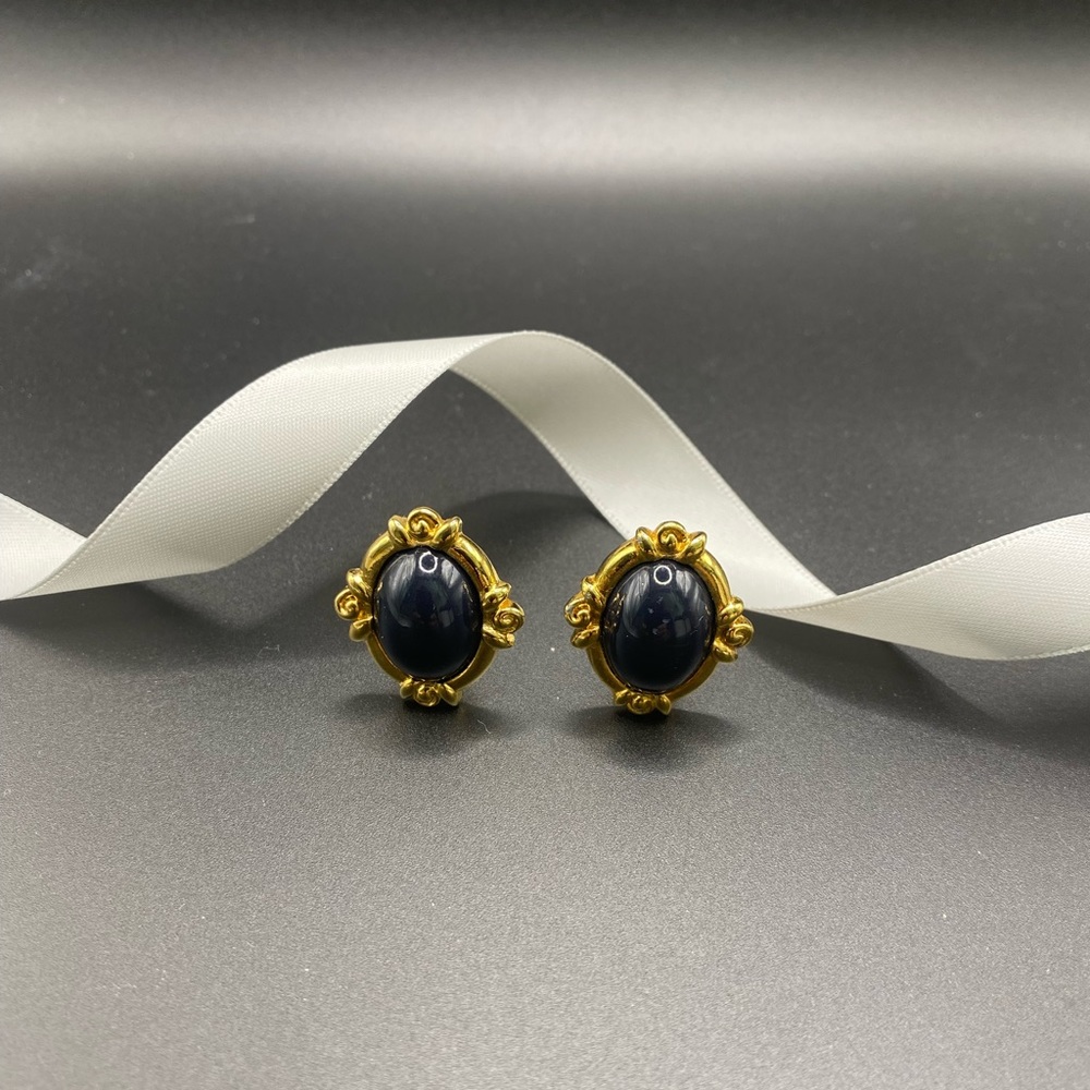 🛎️ Clearance LCI Vintage Clip-on Earrings